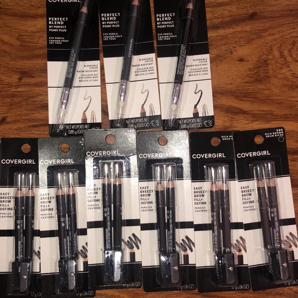 Eye liner cove r girl